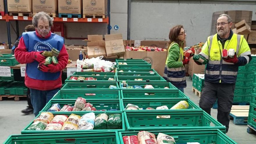 Personal trabajando, en el Banco de Alimentos de Asturias. | Lne