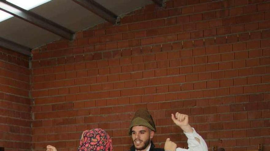 El joven Cristian Román bailando ayer en Ceadea.