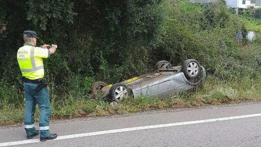 Estado en el que quedó el coche del accidente de Rubiá. // I. Osorio