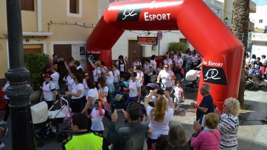 Una marea blanca en Calp para correr por la mujer