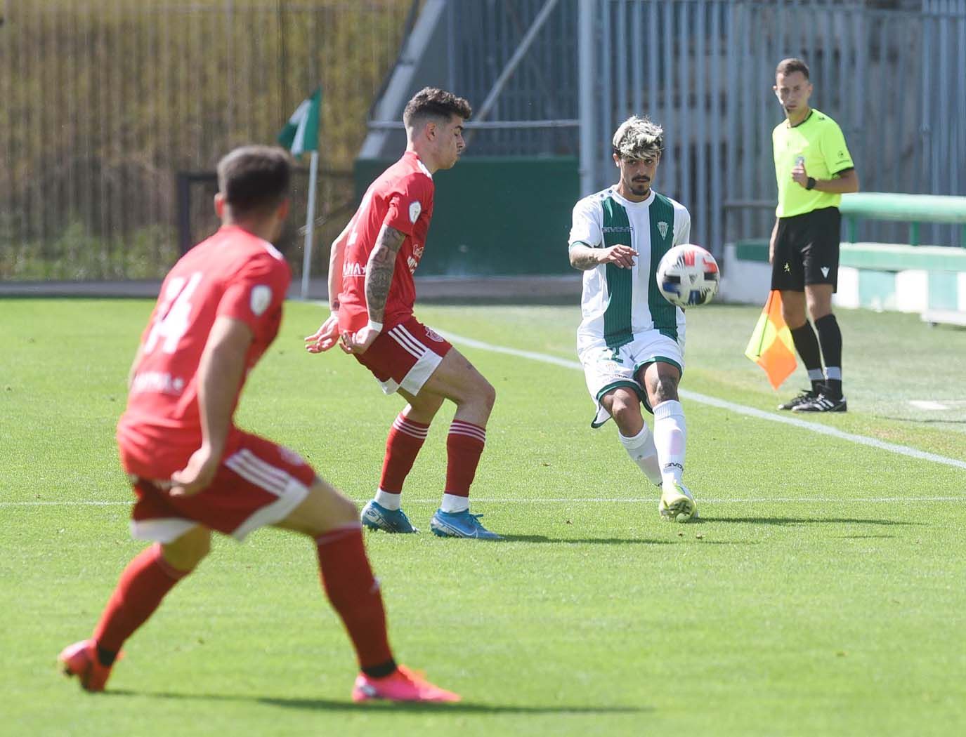 El Córdoba CF B golea al Utrera en El Arcángel