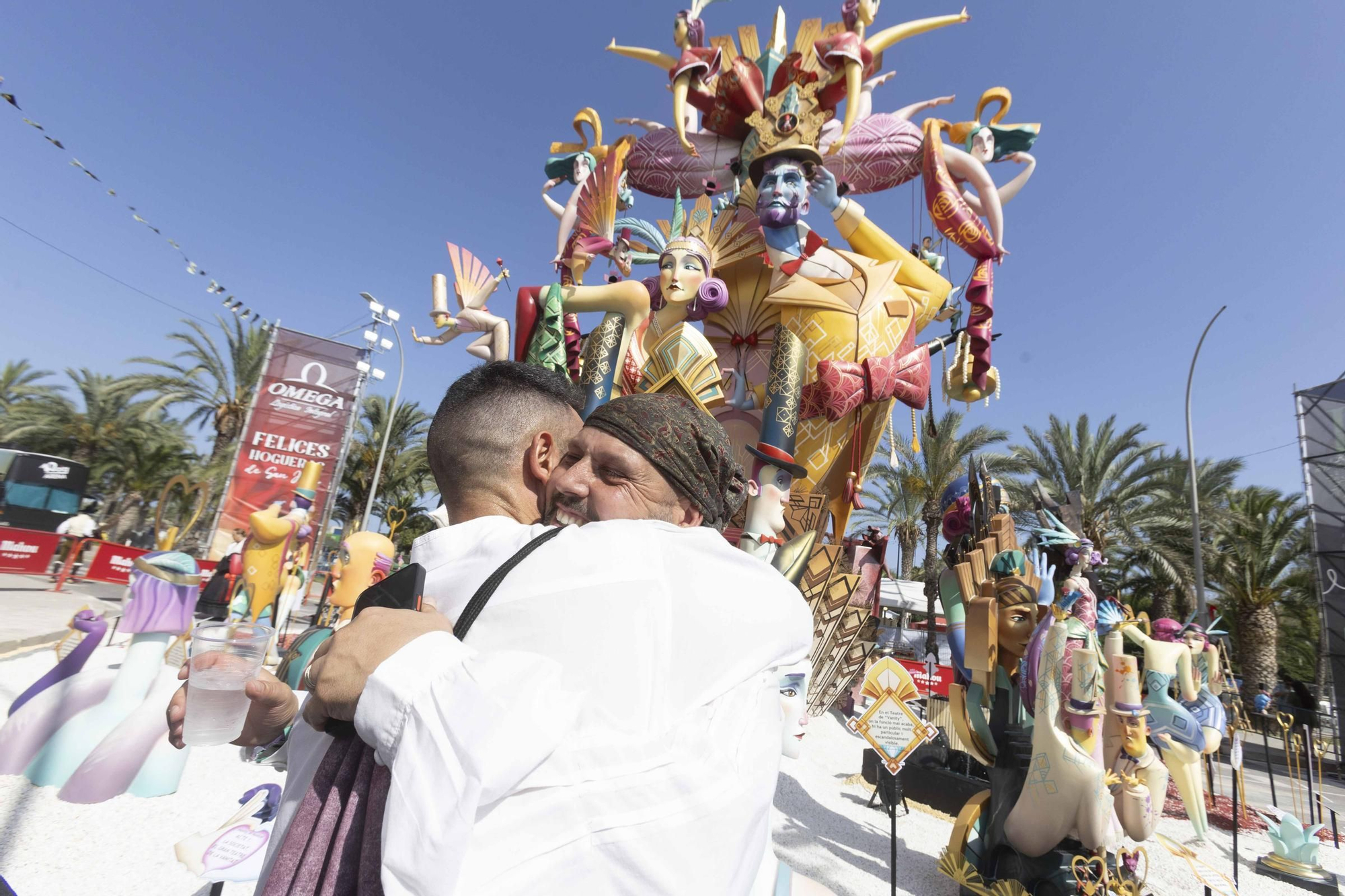 Baver - Els Antigons gana por primera vez el premio a la mejor hoguera de Alicante