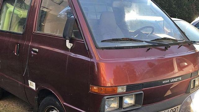 Uno de los vehículos abandonados que serán retirados.   | // FARO