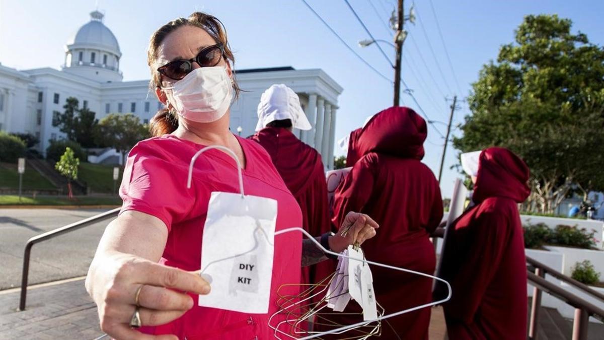 Una manifestante contra la prohibición del aborto, en Montgomery.