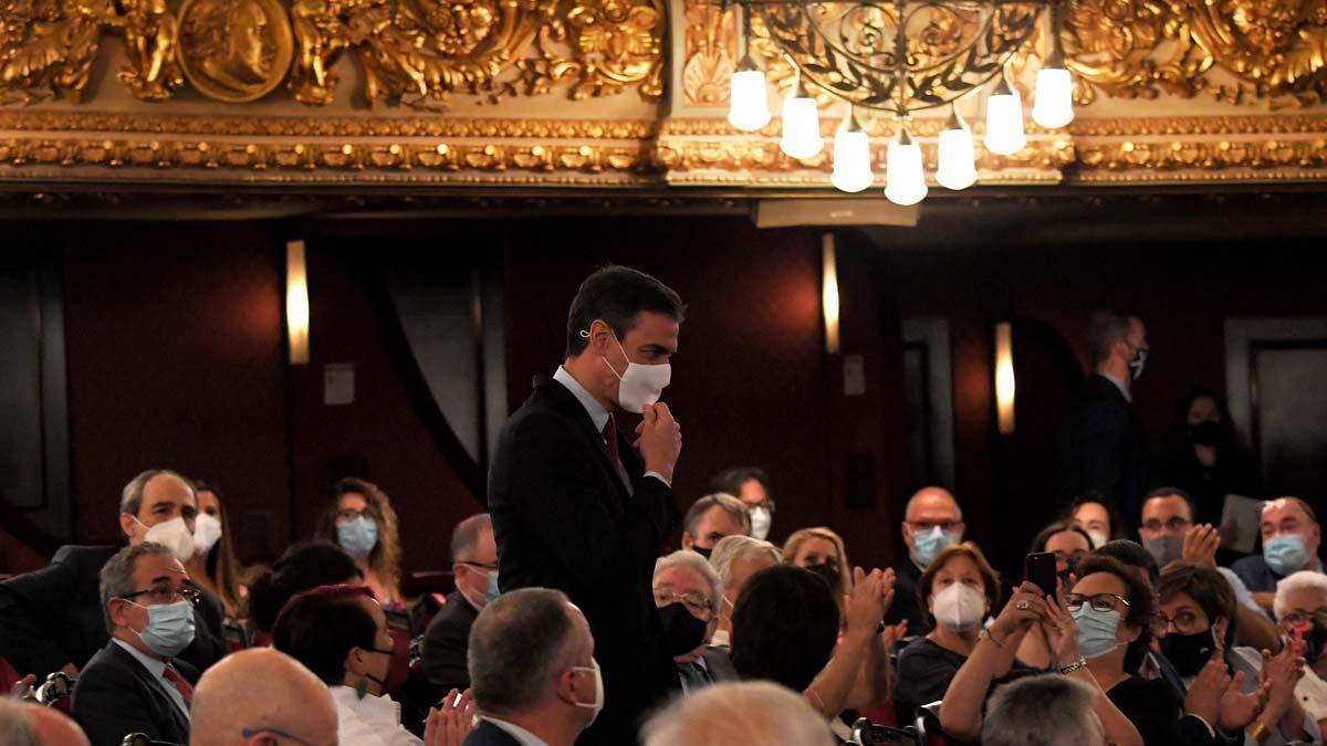 Pedro Sánchez, a su llegada al Liceu, en Barcelona.