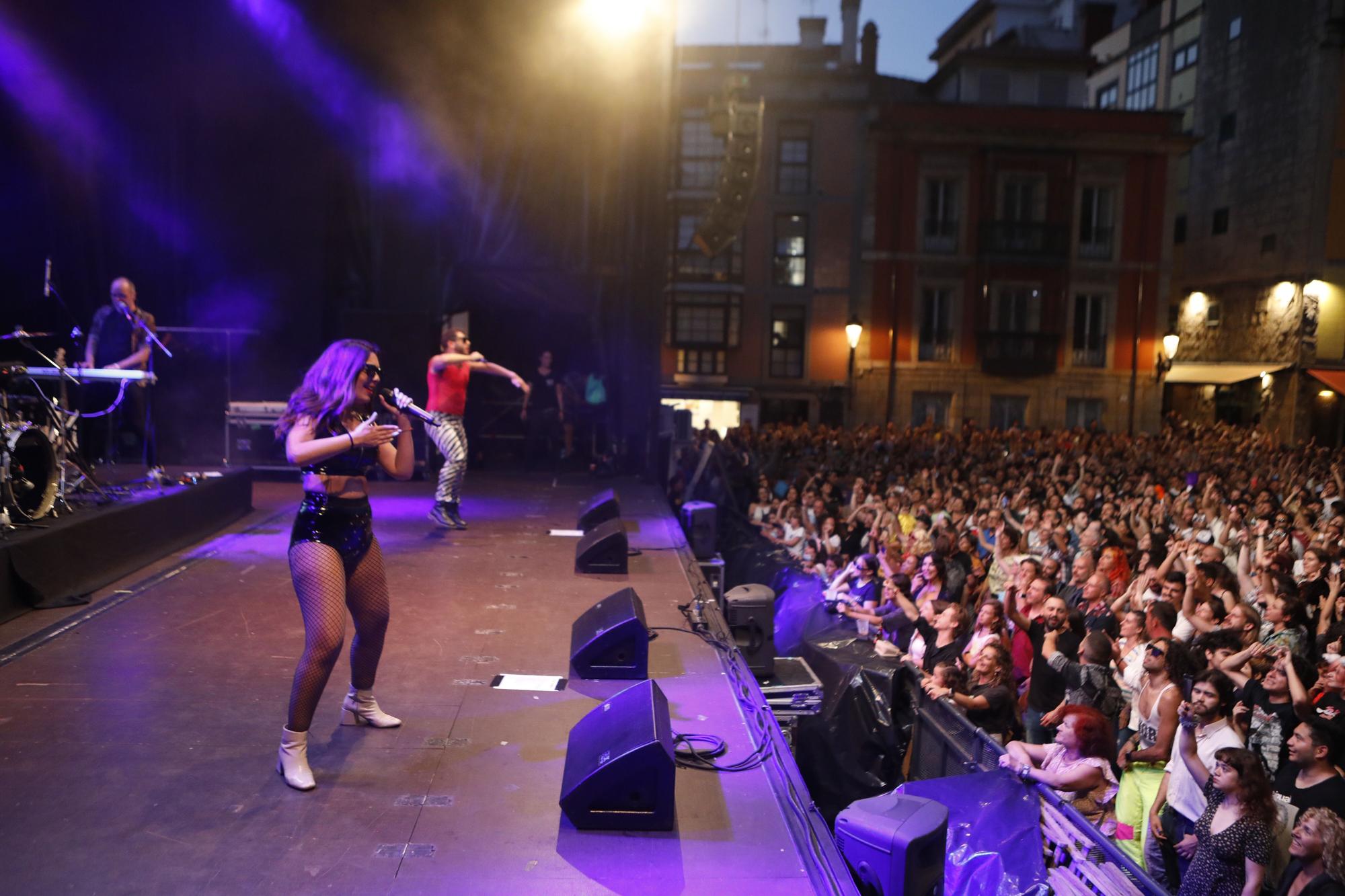En imágenes: Concierto de "Ladilla rusa" en la plaza Mayor de Gijón