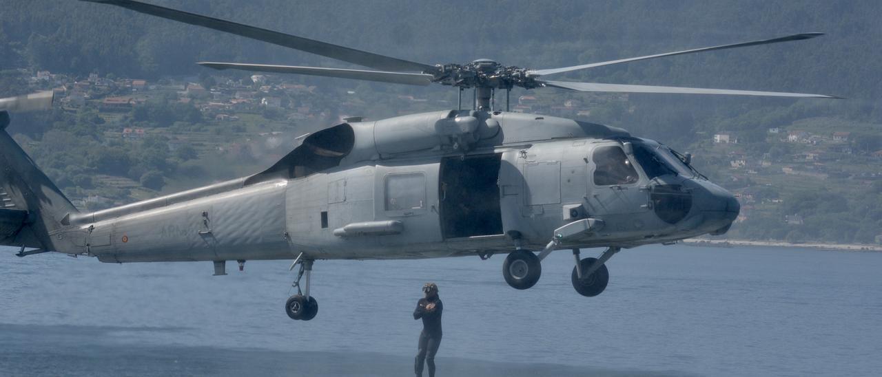 Así de espectacular fue la 'batalla' naval de las Fuerzas Especiales de la Armada en la Ría de Pontevedra