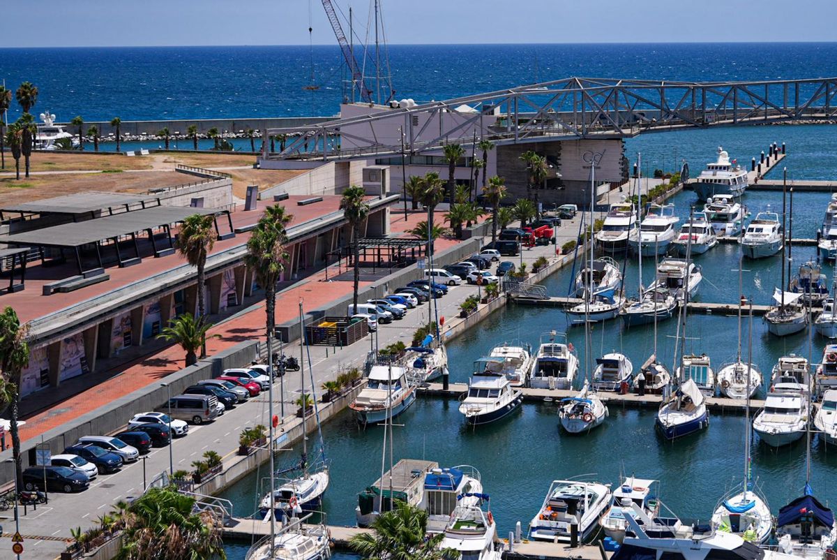 Sector del Port Fòrum más cercano al parque del La Pau y al mar, con el actual el edificio al fondo que albergará en breve el Sesasea Club.