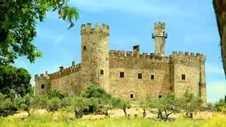 El castillo de Cáceres donde puedes pasar la noche por menos de 30 euros: una fortificación del siglo XVI convertida en casa rural de ensueño