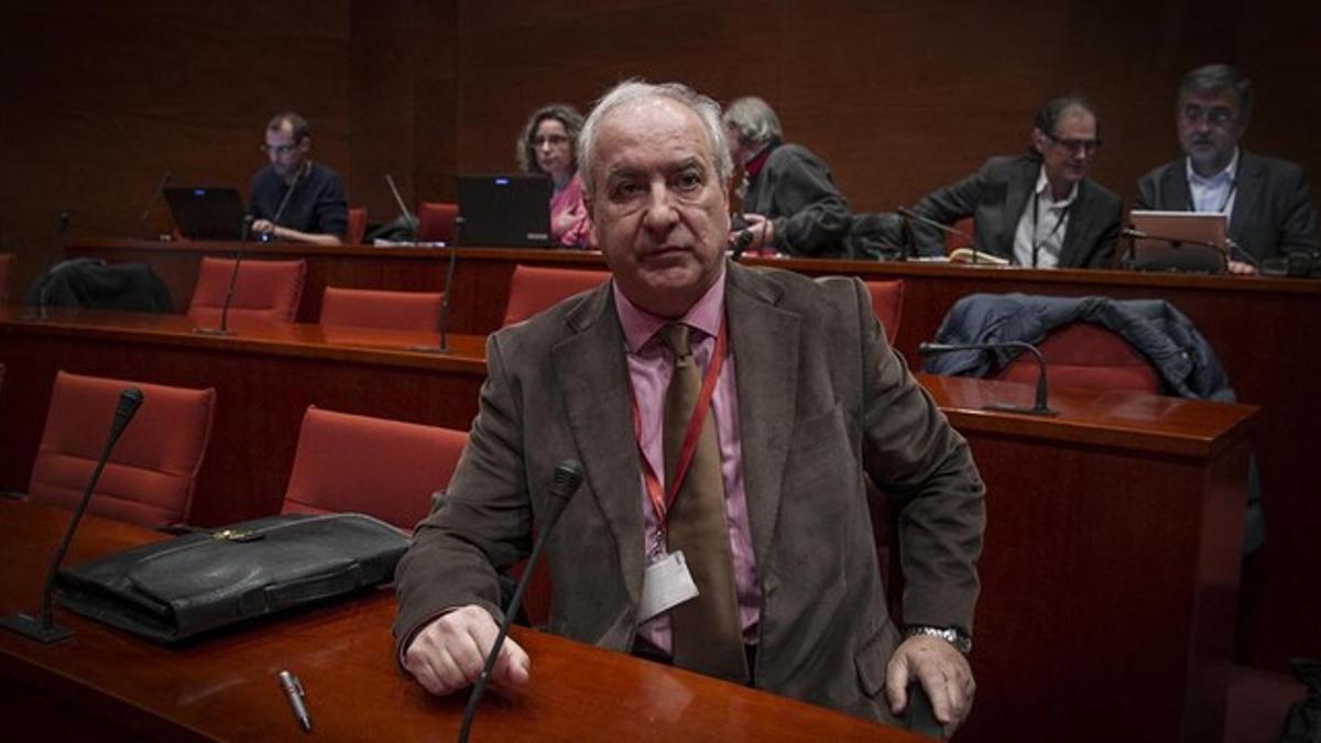 Ramon Pedrós, exjefe de prensa de Jordi Pujol, en su comparecencia en la comisión de investigación del Parlament.