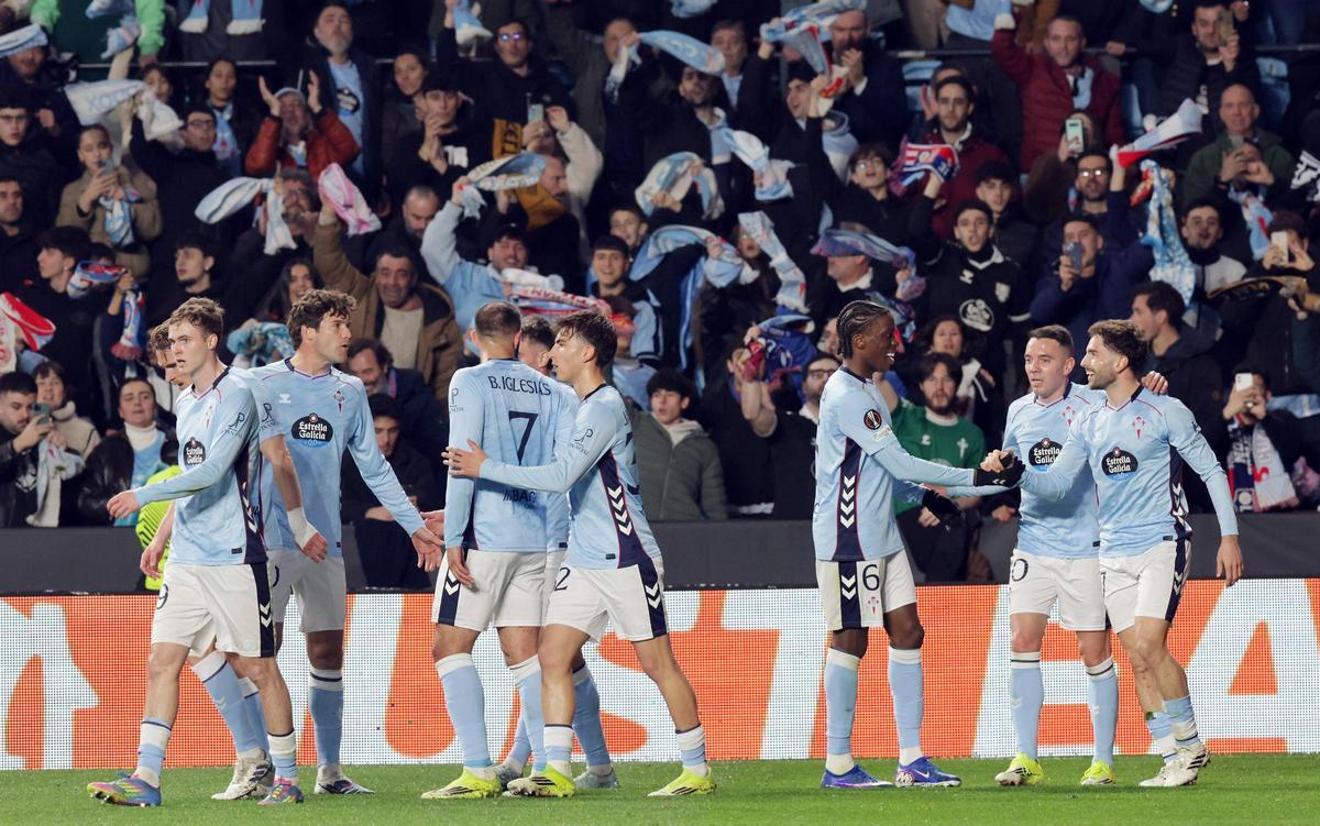 Los jugadores del Celta celebran un gol en Balaídos