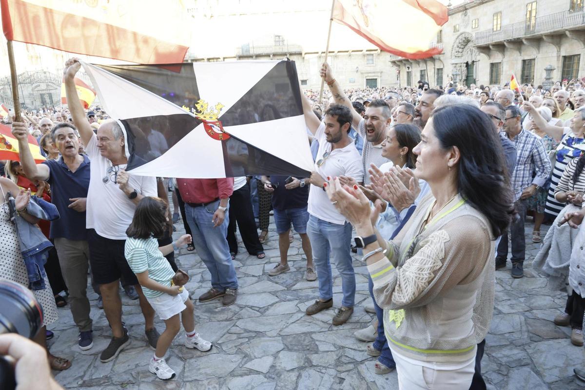 Cientos de personas se movilizan en Santiago para mostrar su apoyo a Ceuta Cientos de personas se movilizan en Santiago para mostrar su apoyo a Ceuta