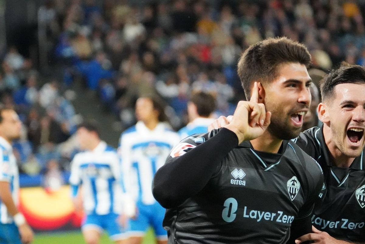 Brignani celebra su gol en Riazor.