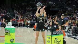 Sabrina Ionescu bate el récord en un concurso de triples de la WNBA y la NBA