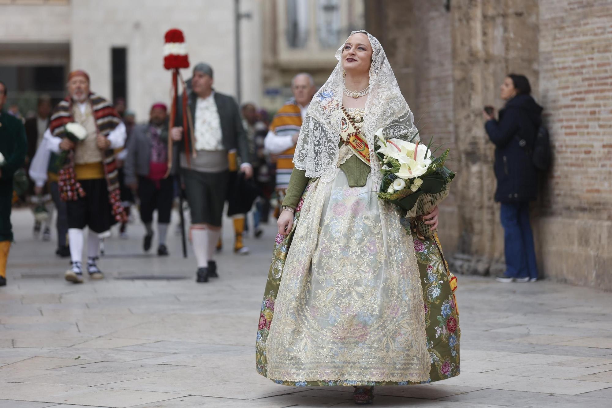 Falleras Mayores en la Ofrenda 2025. Día 17 (2/4)