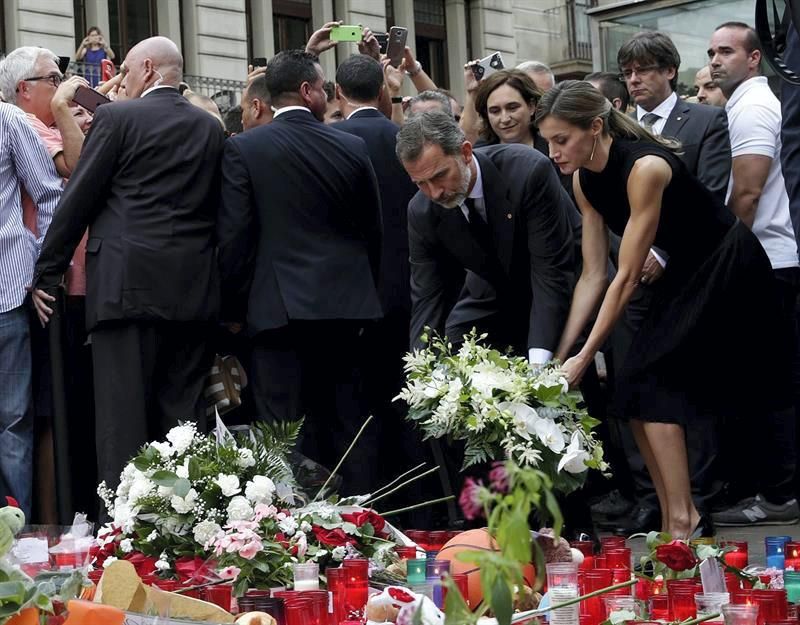 Fotogalería: Homenaje a las víctimas en Barcelona