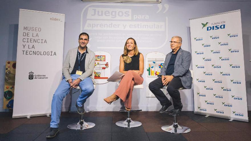 Moreno, Montes y Ramos Gordillo en la presentación de &#039;Escuela de familias&#039;.