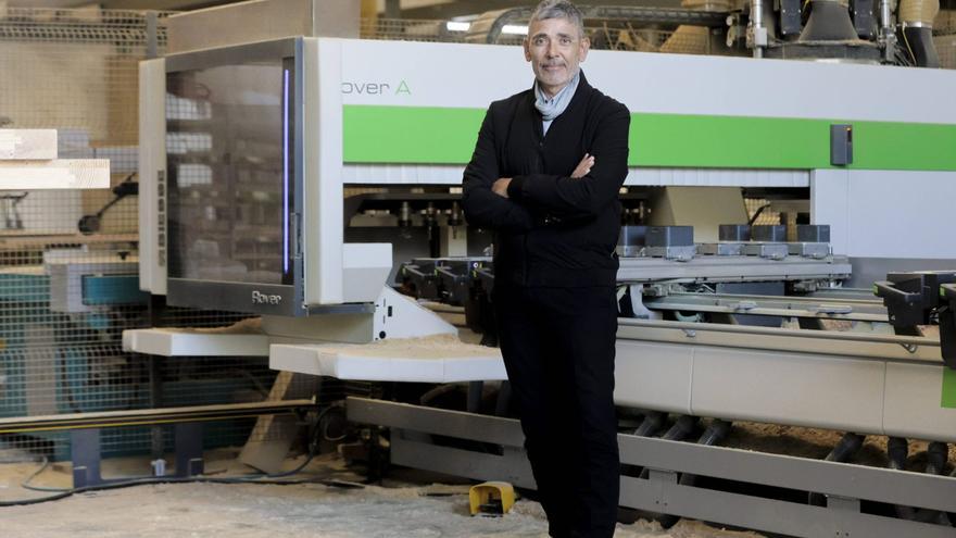 Pedro Payeras, en las dependencias de Fusteria Campanet, en Inca | B. Ramon