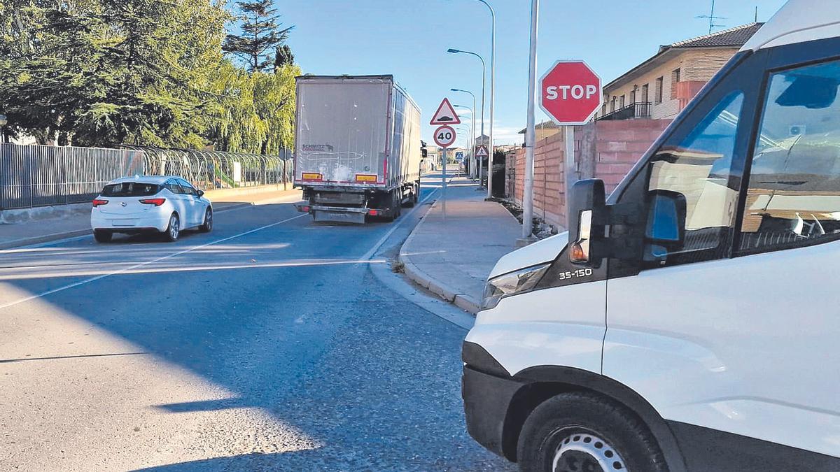 Los vecinos de Épila alertan de las malas prácticas de muchos conductores