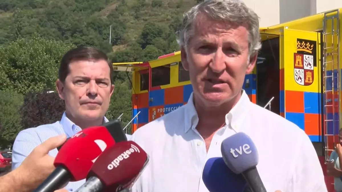 Feijóo, desde un puesto de mando en León pide el despliegue del Ejército: "Estamos en una crisis nacional y queda lo peor"
