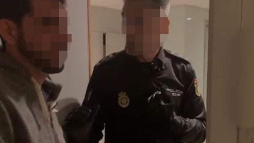 El acusado de grabar a policías en un piso de Palma mantiene que no podían entrar