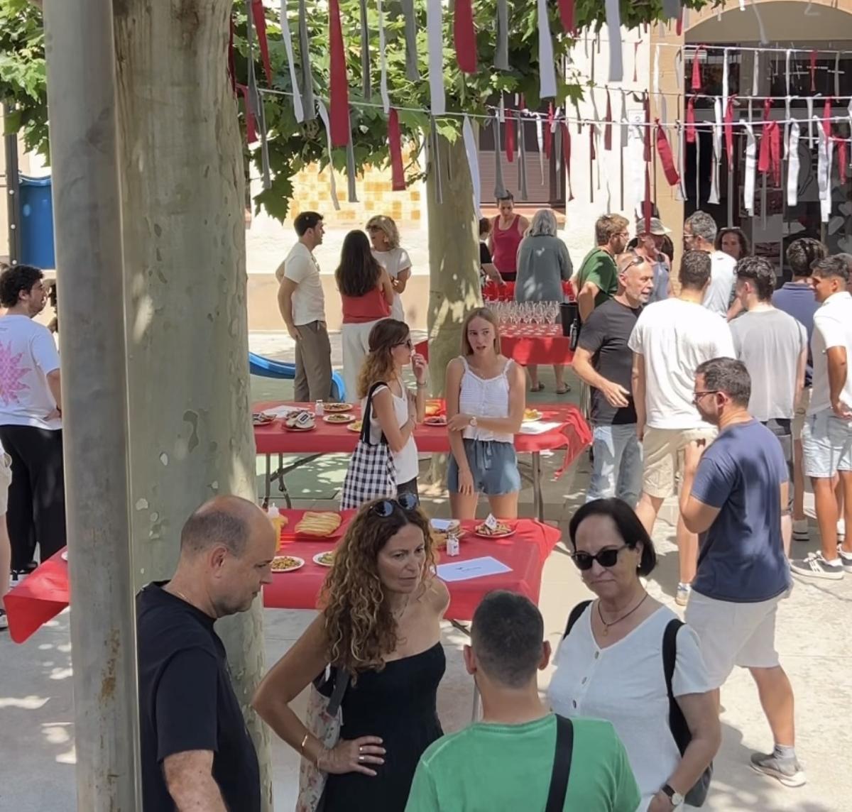 Artés va reunir un nombrós grup d’exalumnes i exmestres