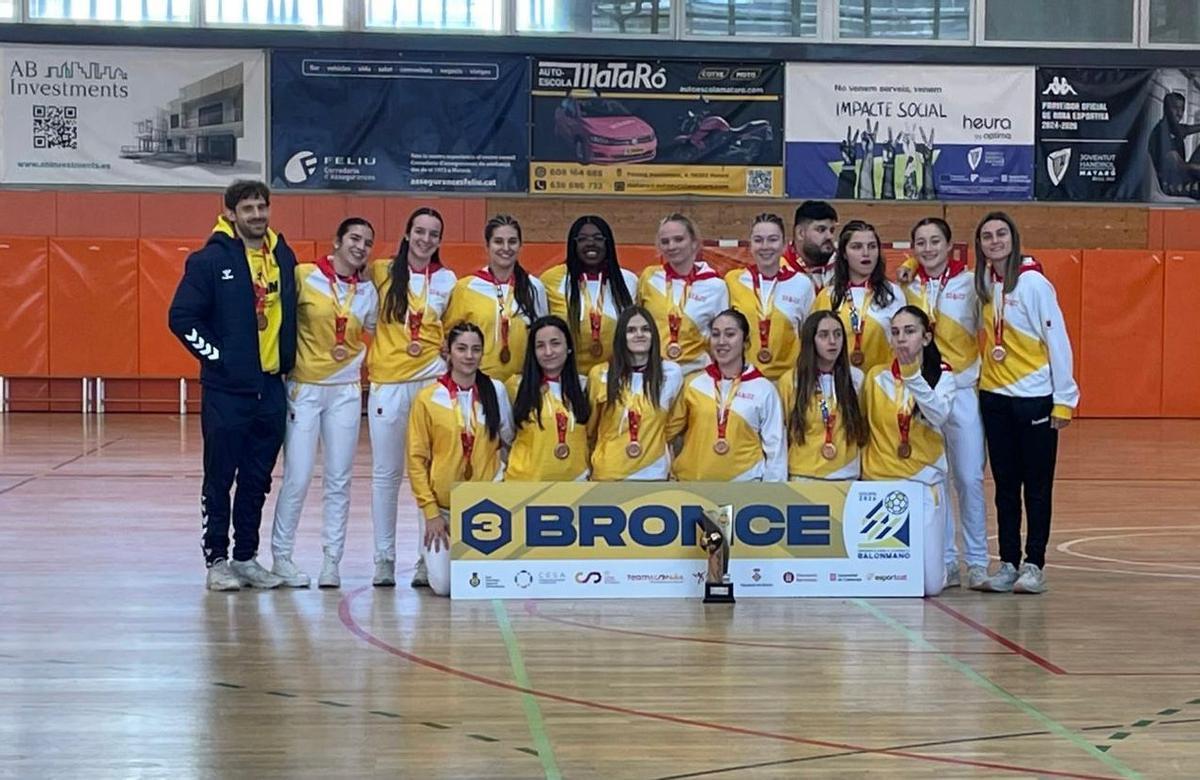 Selección juvenil femenina que logró el bronce en la Copa Oro del Campeonato de España de selecciones autonómicas de balonmano