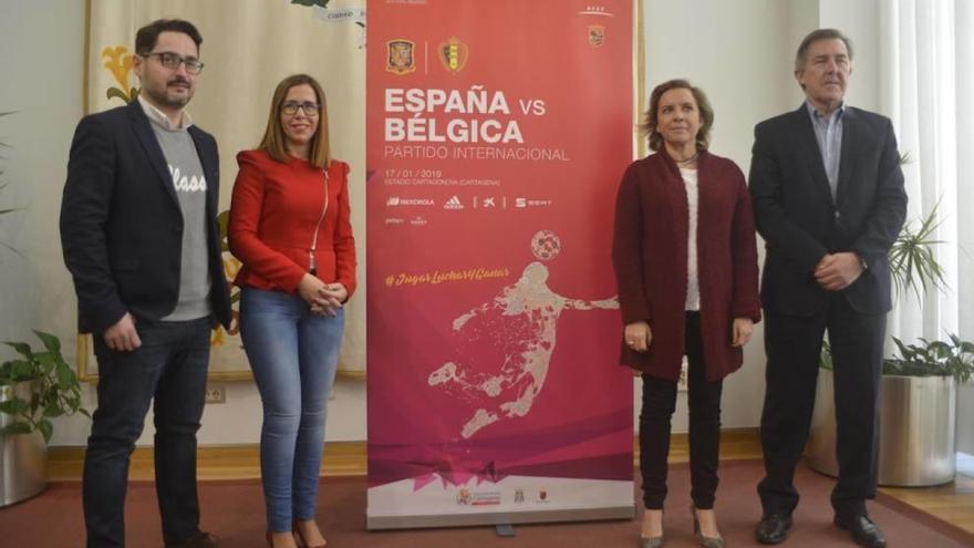 Monje Carrillo: &quot;Cartagena se tiene que volcar con la selección femenina&quot;