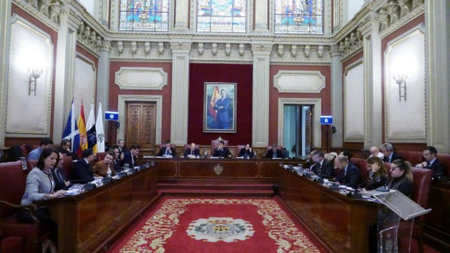 Salón de Plenos del Ayuntamiento de Santa Cruz de Tenerife, cuya corporación se renovará el próximo 26 de mayo.