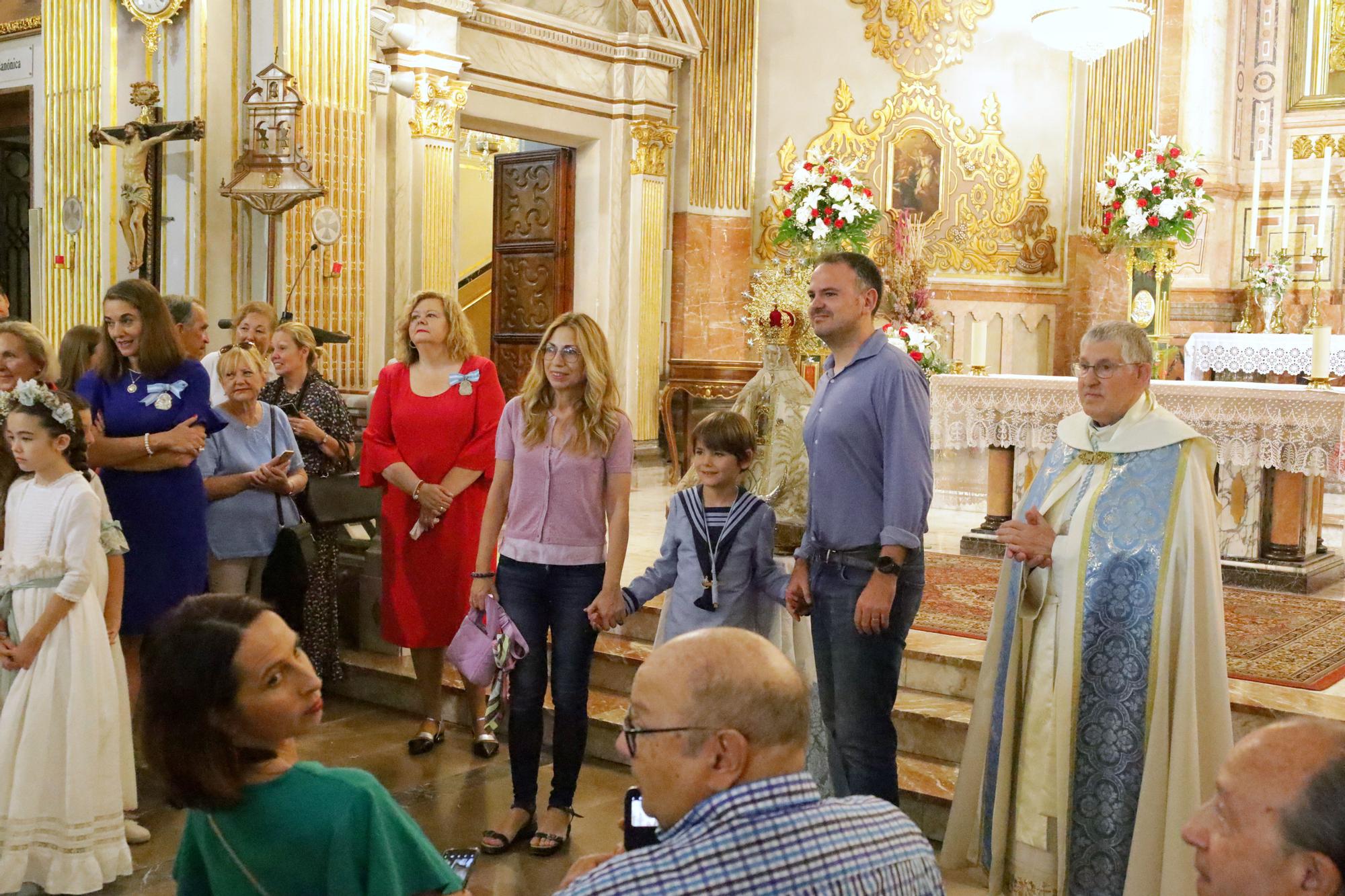 Paso por el manto de la Virgen de Lledó en Castelló