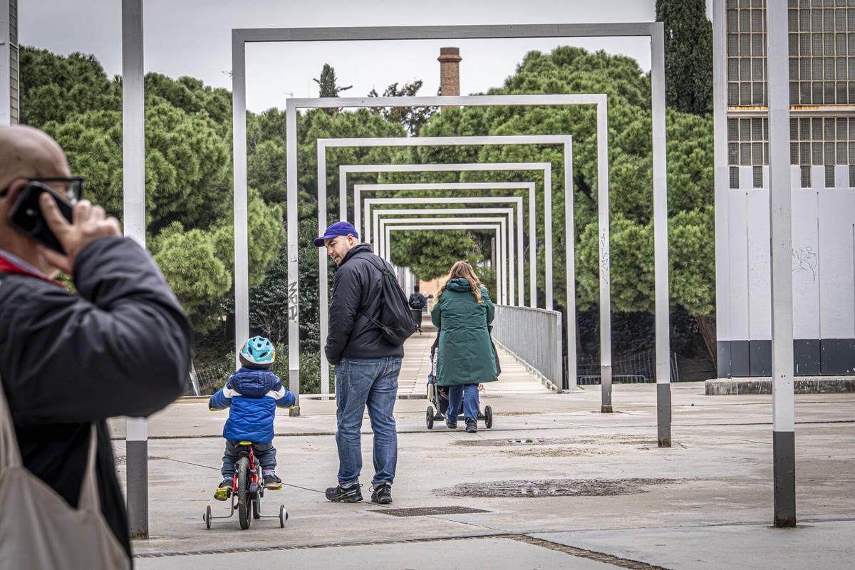 Barcelona, 28/01/2026 On Barcelona. Para el tema grande del On Barcelona (va en papel también). Lo escribe Abel Cobos. Es una ruta por el Clot. Foto: Parque del Clot. AUTOR: MANU MITRU