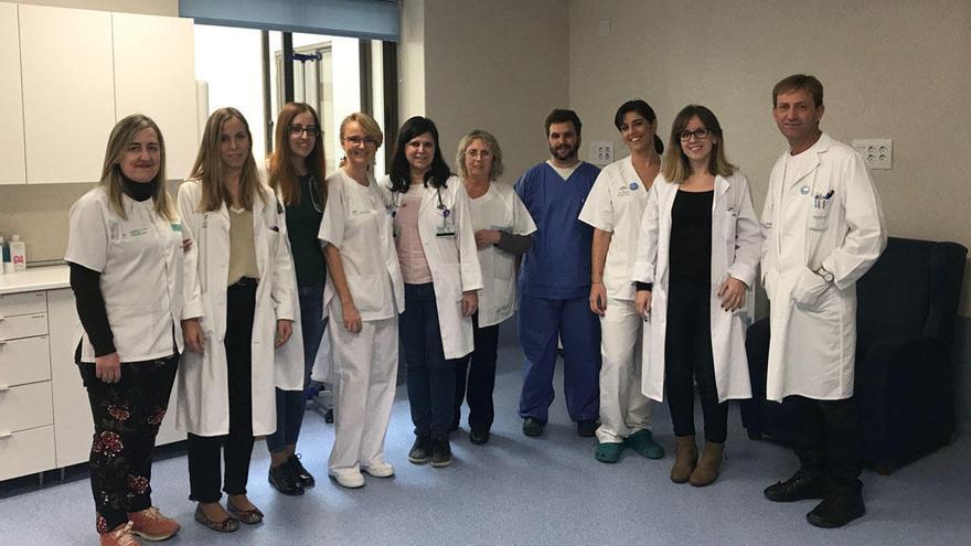 Foto de familia del personal del nuevo hospital de Día de Diabetes.