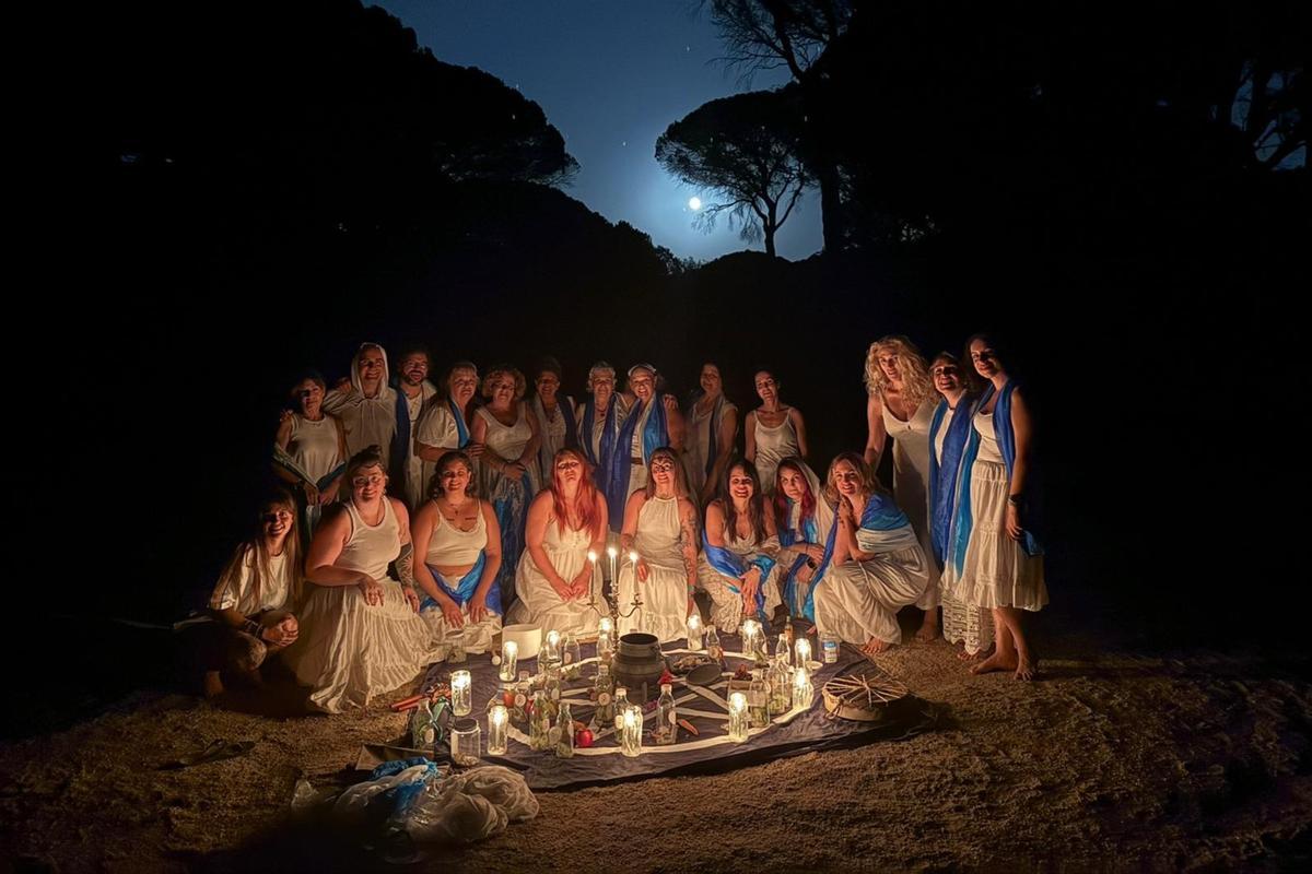 Quedada de brujas durante una luna llena.
