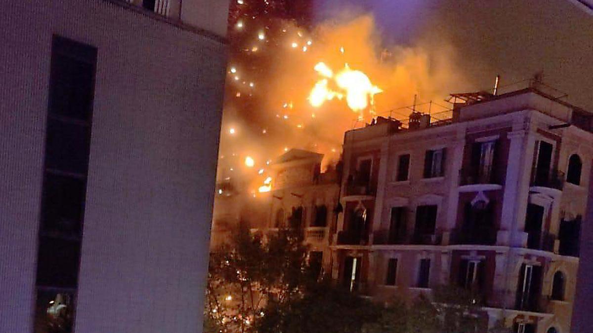 Incendio en el Eixample de Barcelona, en imágenes