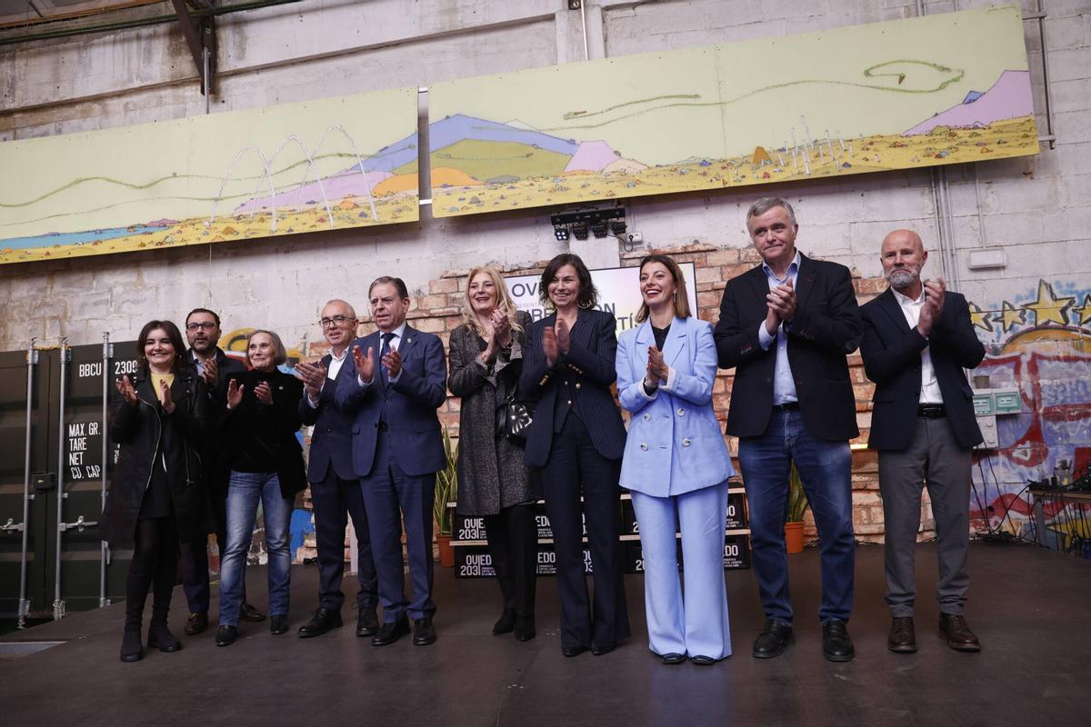 Yolanda Alonso, concejala de Cultura de Avilés; David Álvarez, concejal de Cultura de Oviedo; Pilar García Cuetos, vicedecana de Extensión Universitaria; Antón García, director general de Acción Cultural; Alfredo Canteli, alcalde de Oviedo; Aurora Cienfuegos, concejala de Cultura de Siero; Montserrat López Moro, concejala de Cultura de Gijón, y Natalia Álvarez Simó, Rodolfo Sánchez y Pepe Mompeán, responsables de la candidatura ovetense.