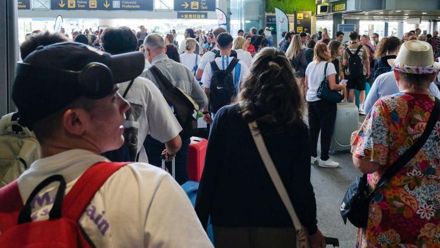 El aeropuerto operará 1.044 vuelos este fin de semana