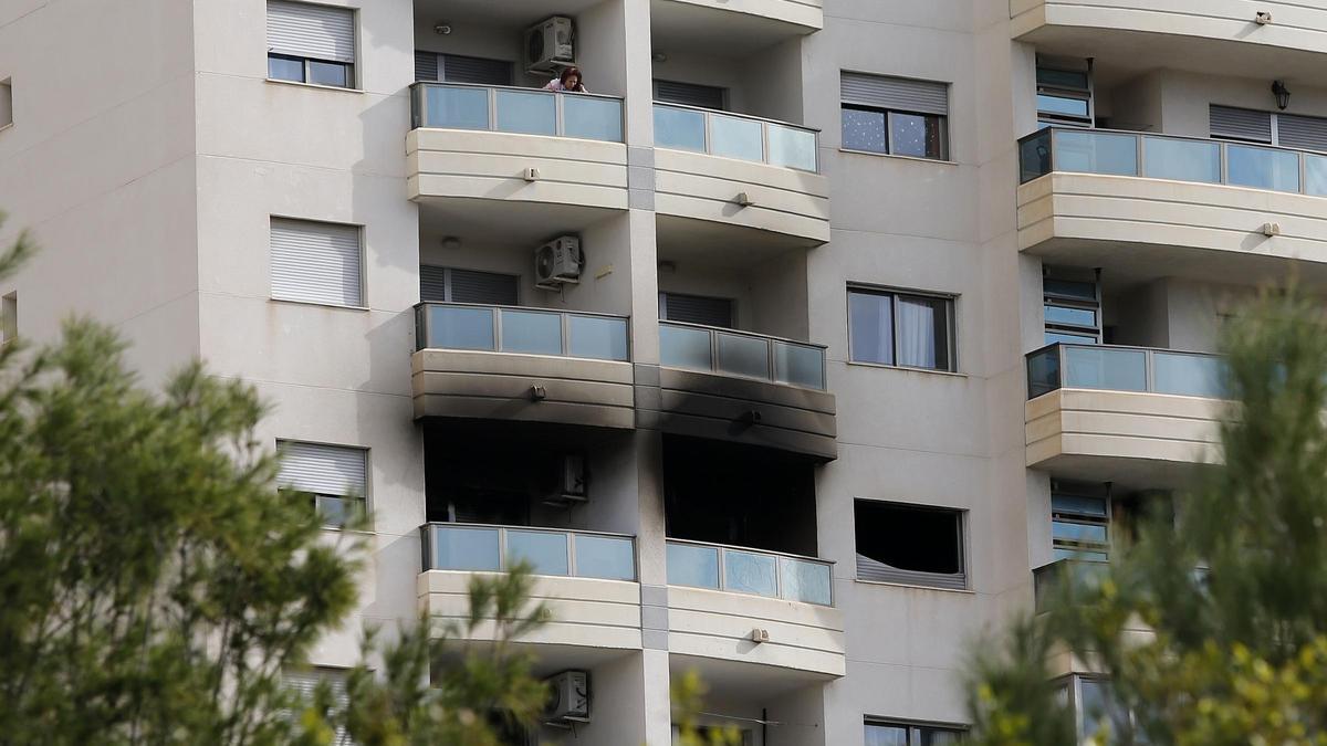 Dos adultos y un menor fallecen en el incendio de una vivienda en Villajoyosa (Alicante)