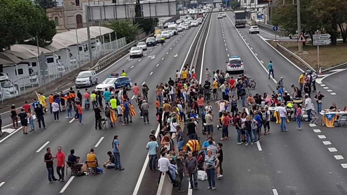 La C-17, cortada a la altura de Parets del Vallès por la manifestación contra la represión del 1-O.