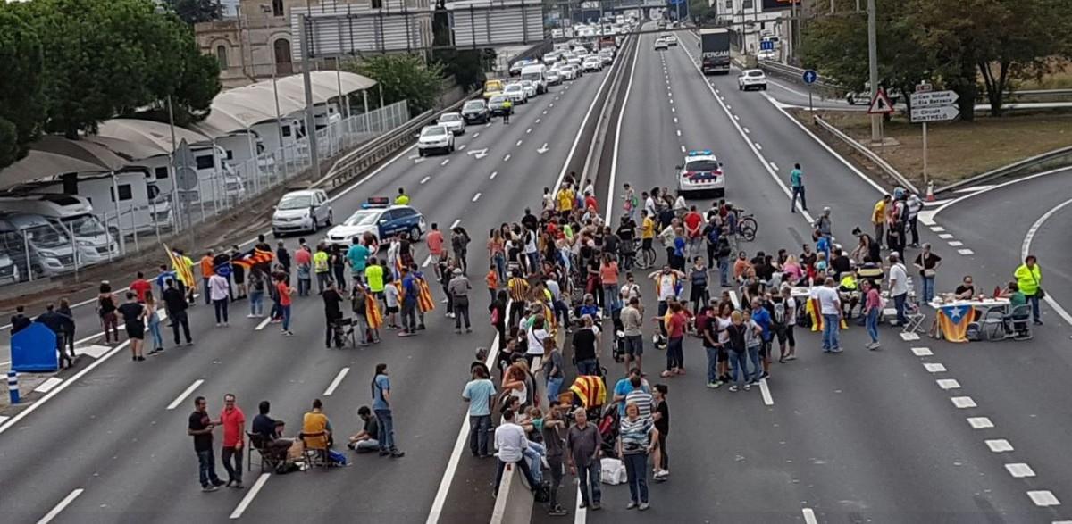 La C-17, tallada a l’altura de Parets del Vallès per la manifestació contra la repressió de l’1-O. 