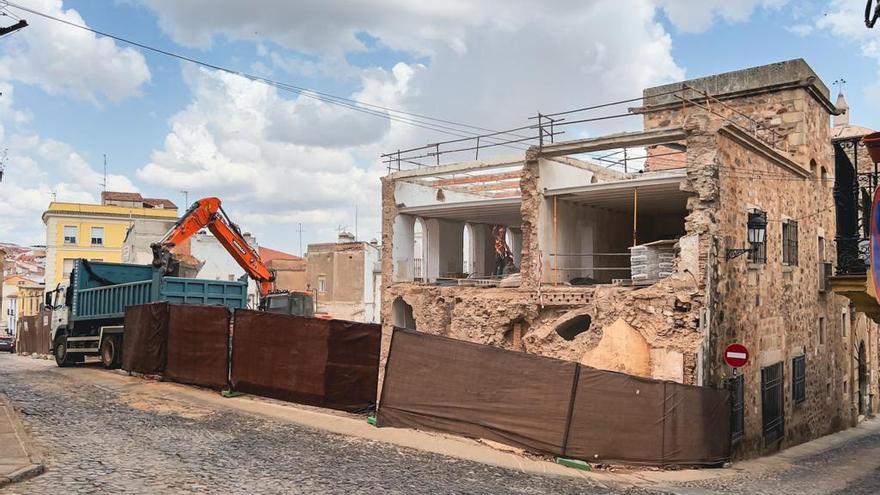 Las obras del hotel de lujo en Cáceres amplían la calle Zapatería