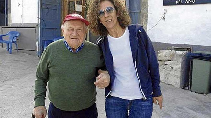 Llorenç Bernat, junto a la actual alcaldesa Aina Munar.