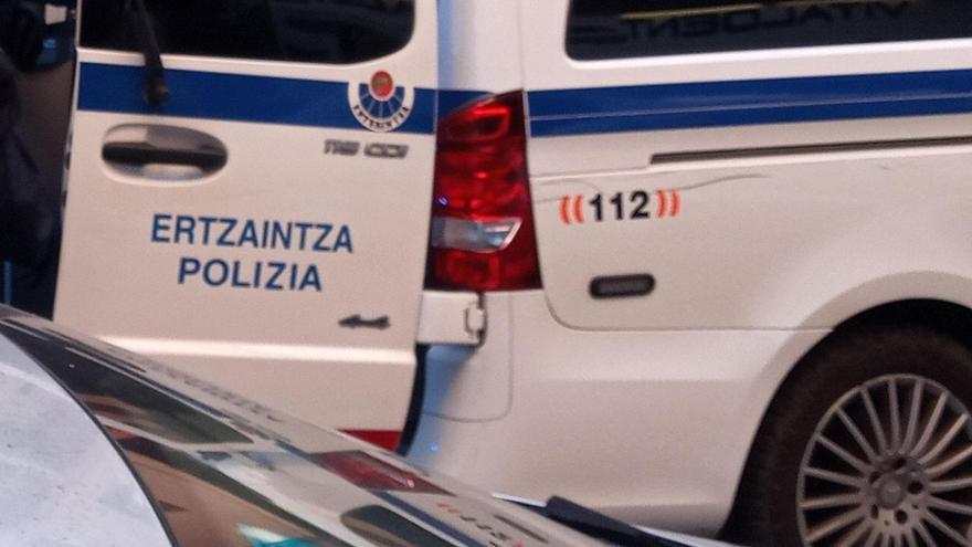 La Ertzaintza investiga  el homicidio.