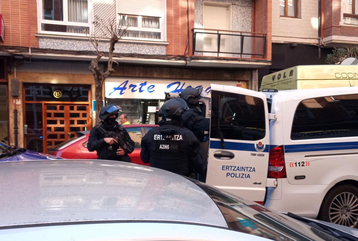 La Ertzaintza investiga  el homicidio.