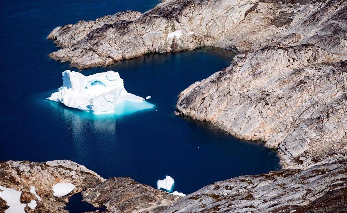 Un iceberg flota junto a la costa este de Groenlandia, cerca de Kulusuk, en agosto del 2019.