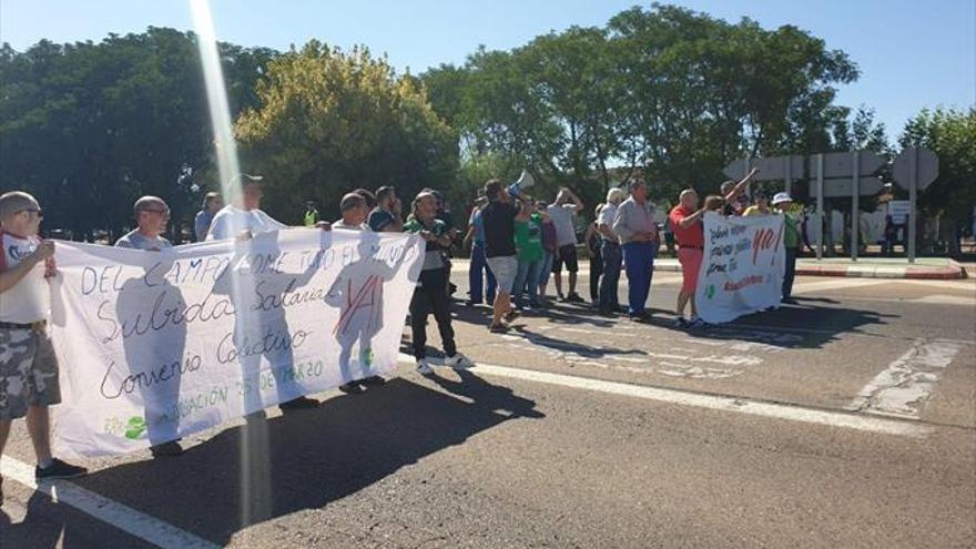 Concentración contra la precaridad en el campo