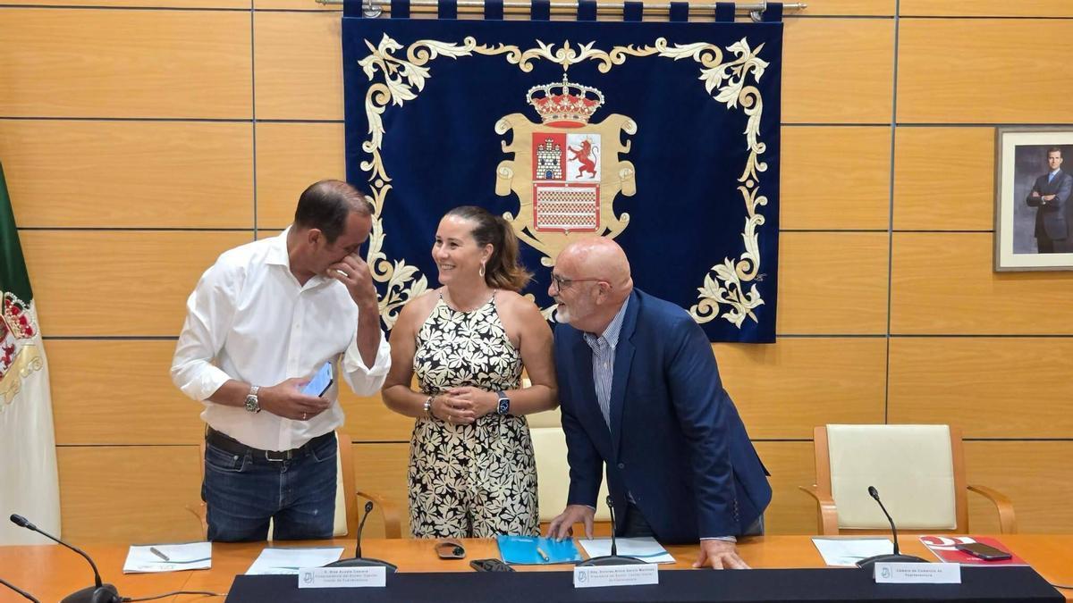 Common Front to Demand the Maritime Route Between Cádiz and Fuerteventura Common Front to Demand the Maritime Route Between Cádiz and Fuerteventura