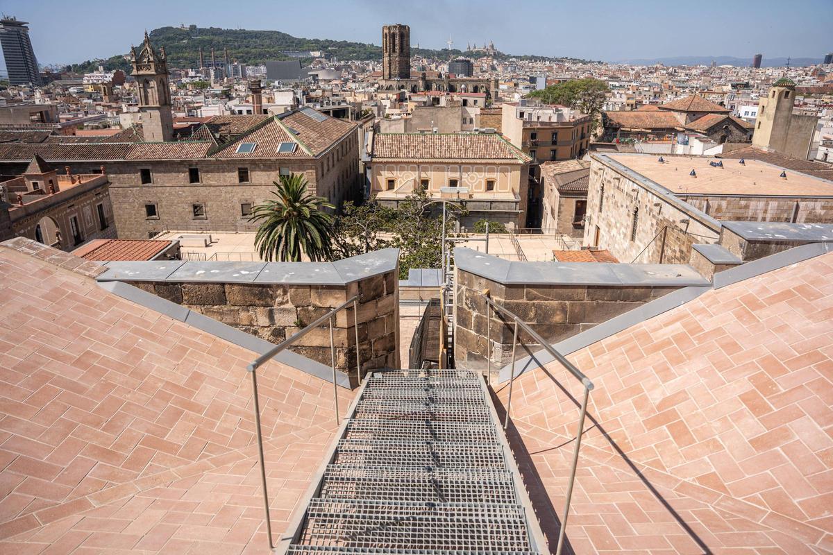 Inauguran los vitrales del ábside restaurados de la catedral de Barcelona