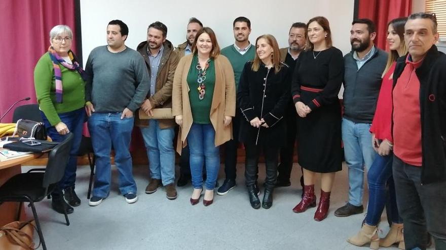 La diputada contra el Despoblamiento, Natacha Rivas, con alcaldes de la comarca de Antequera.