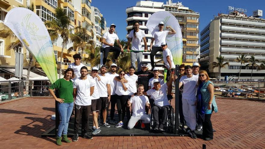 Jóvenes participantes en el taller de Street Workout.