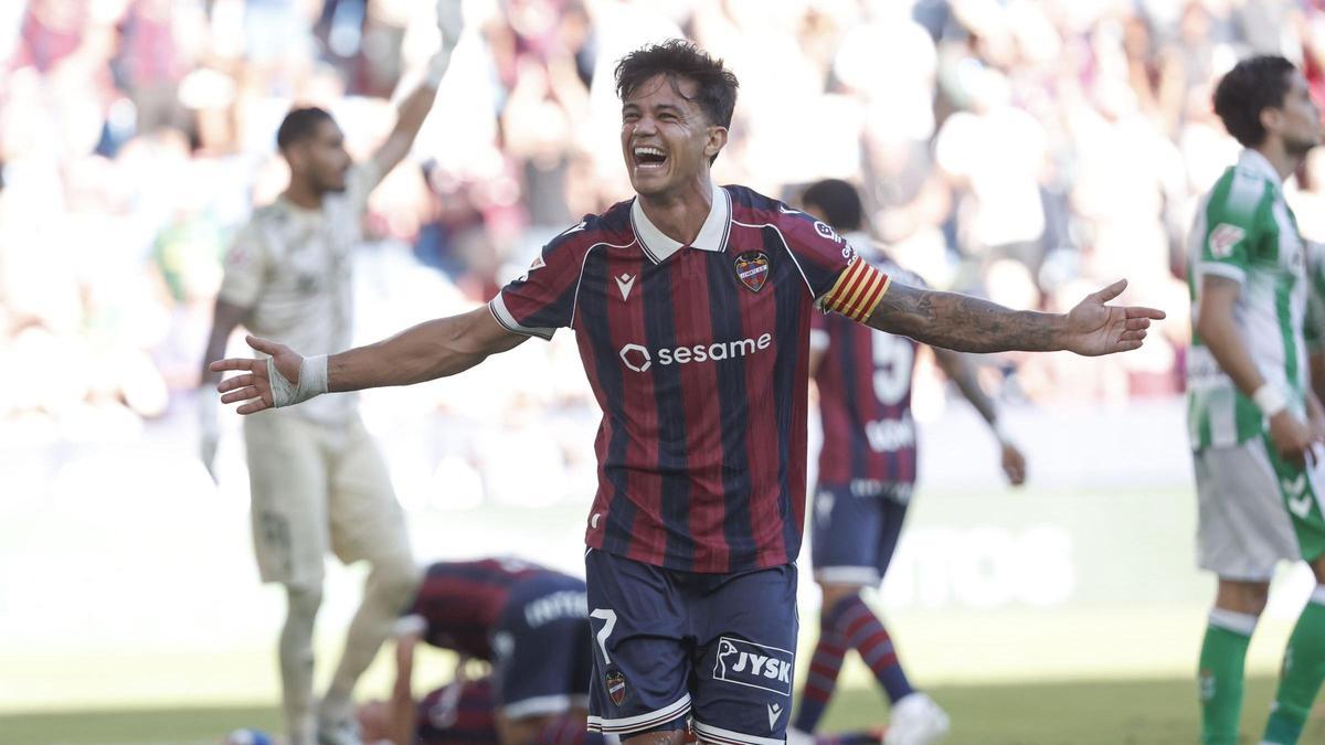 Fiesta goleadora del Levante para noquear al Betis